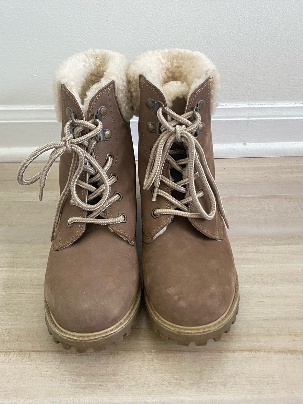 Cloud Nine Shearling Lace-Up Winter Boots - Taupe